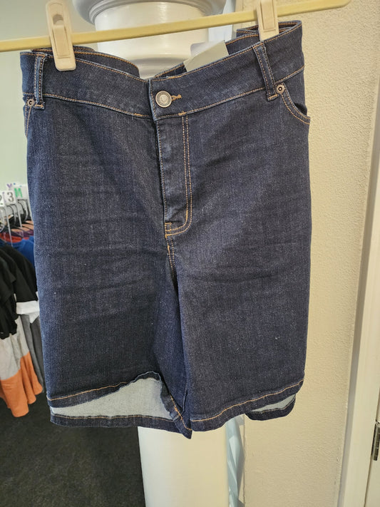 MAURICES SHORTS WOMEN SIZE 24W