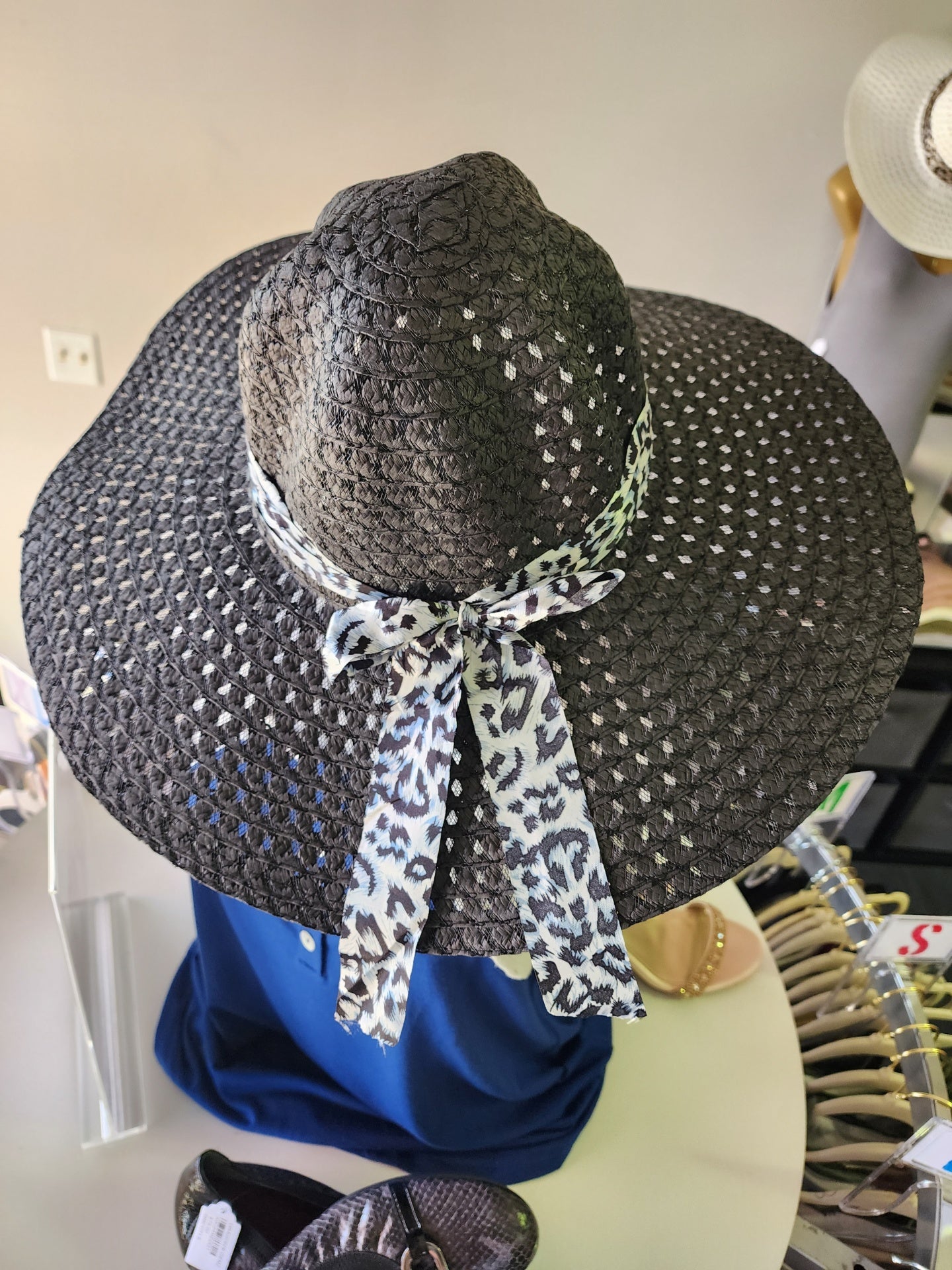 WIDE BRIM VENTED HAT