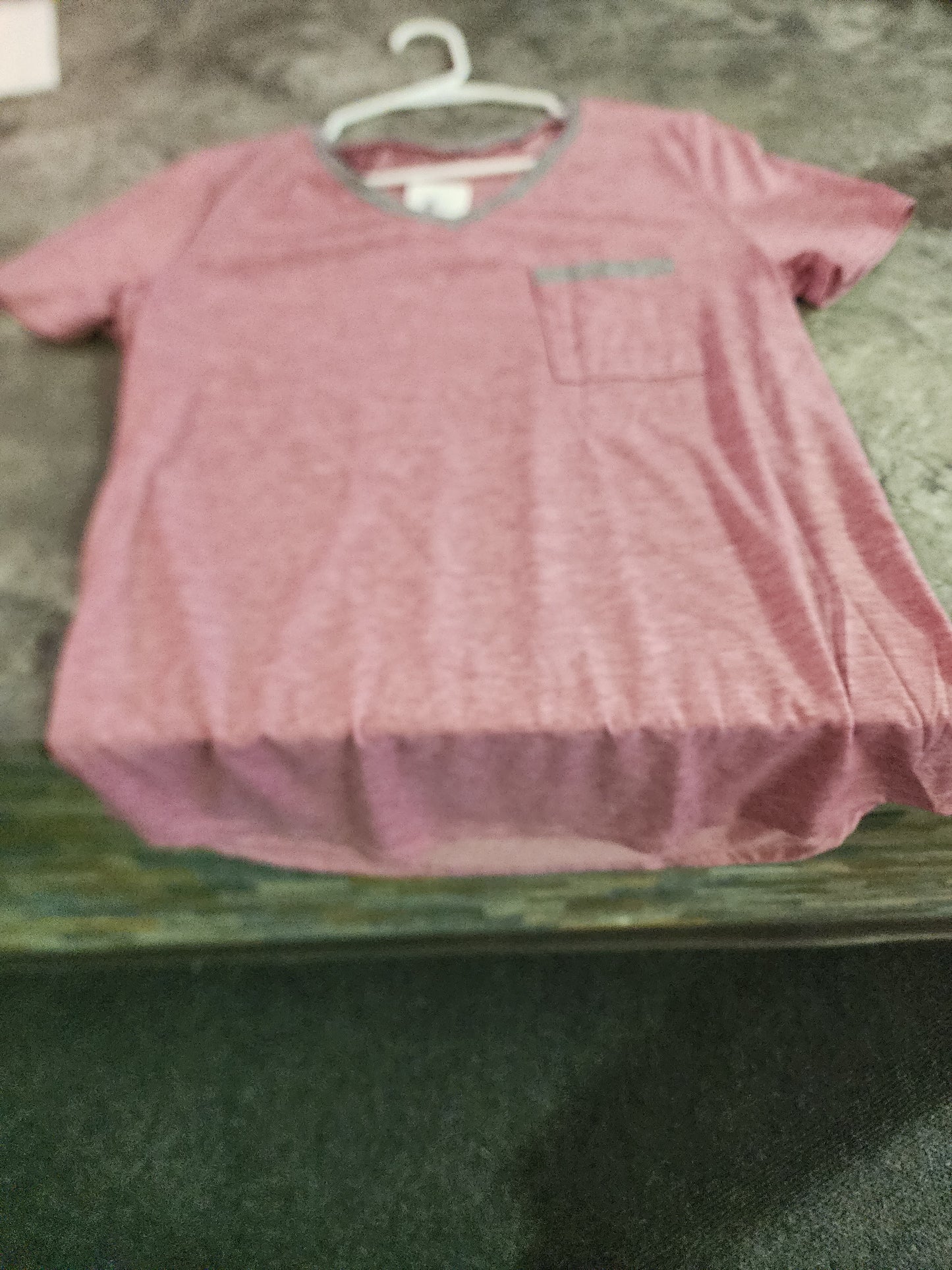 V NECK TEE W/POCKET