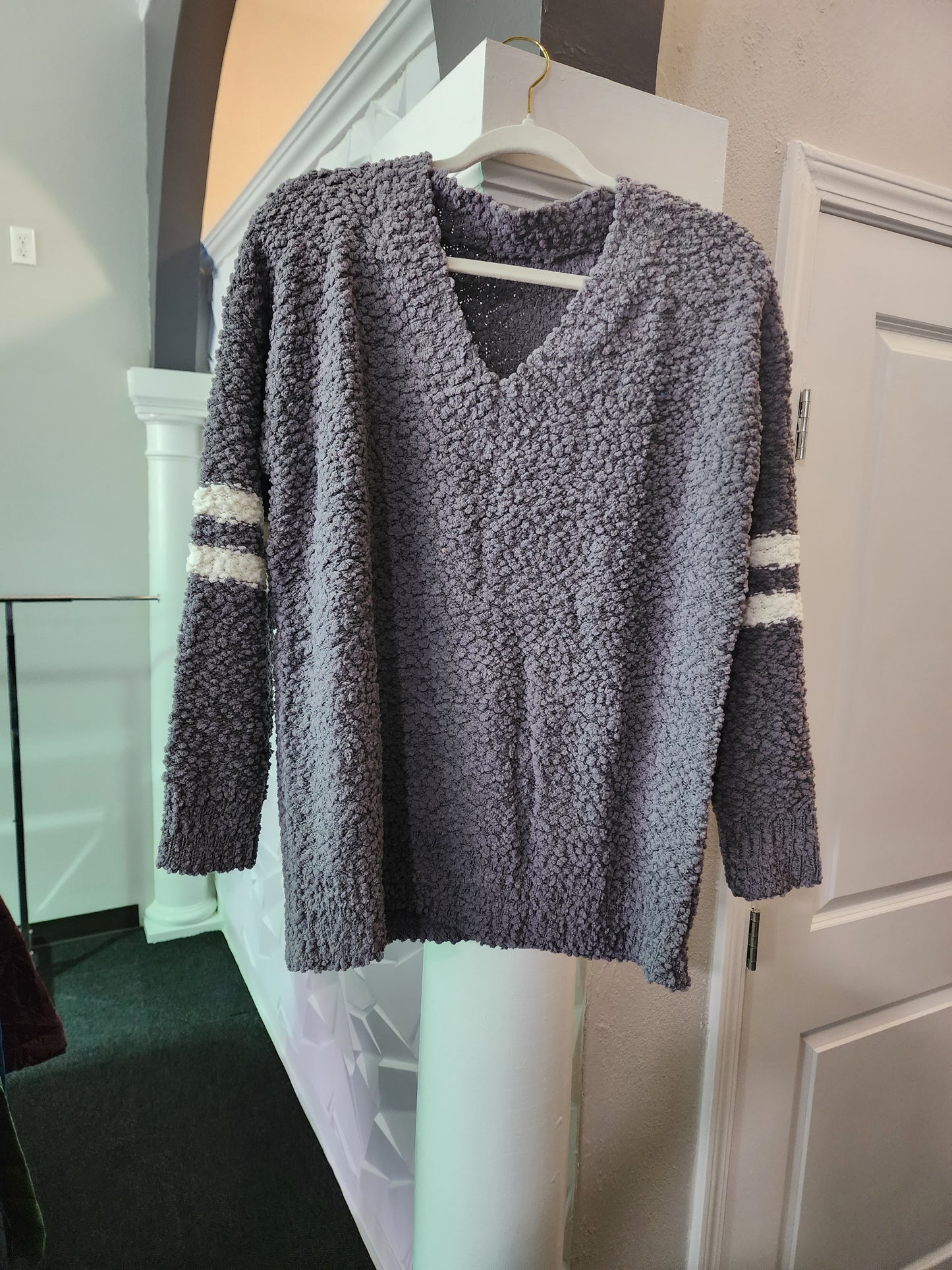 WOMEN LONG SLEEVE KNITTED SWEATER