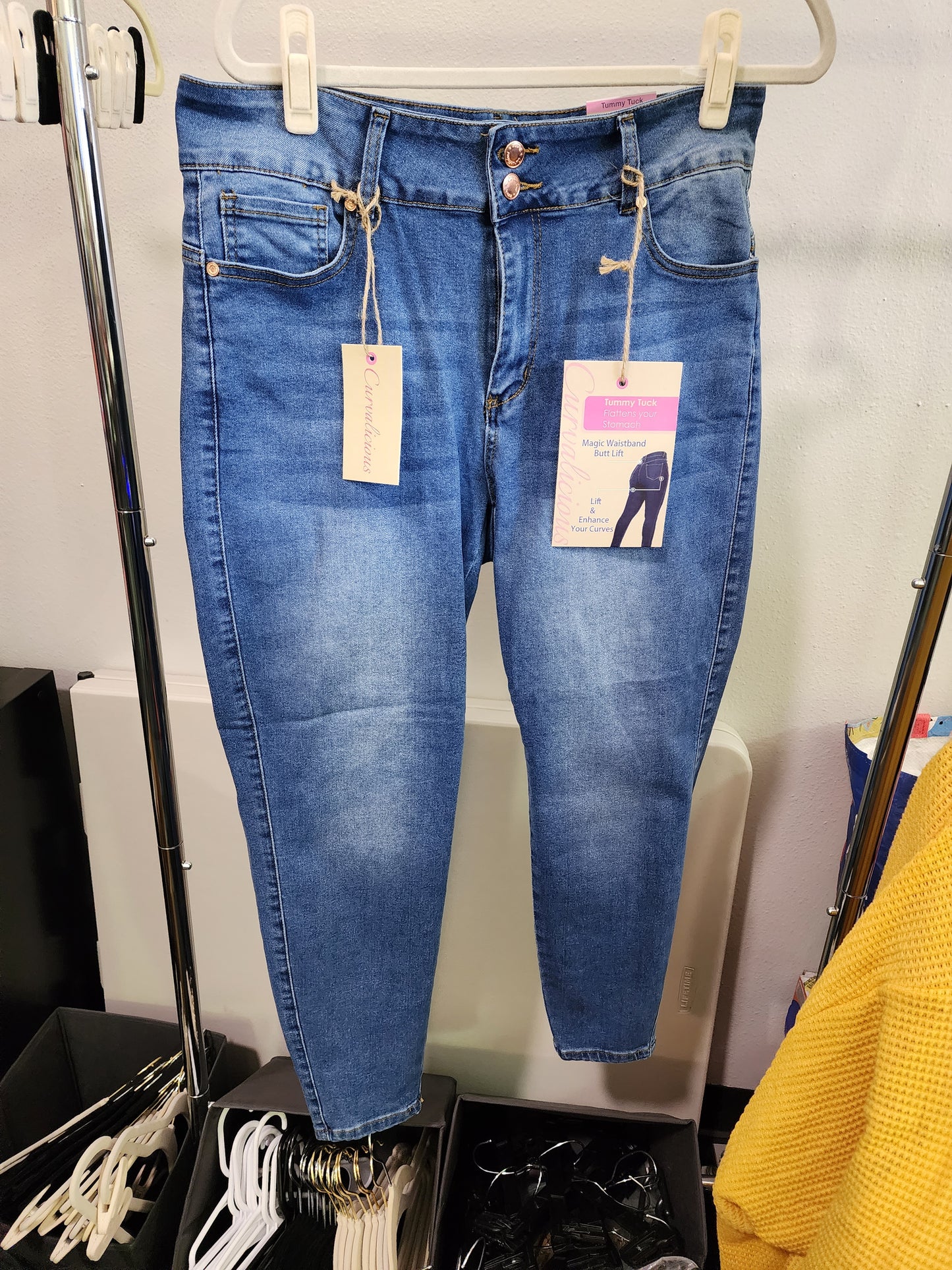 CURVALICIOUS JEANS 5 SIZES 14 TO 22