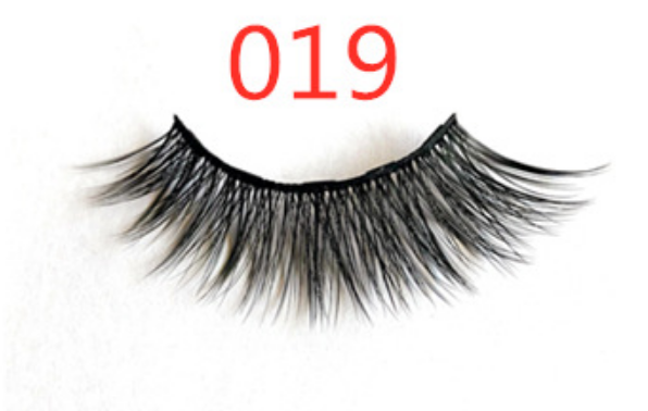 A Pair Of False Eyelashes With Magnets In Fashion